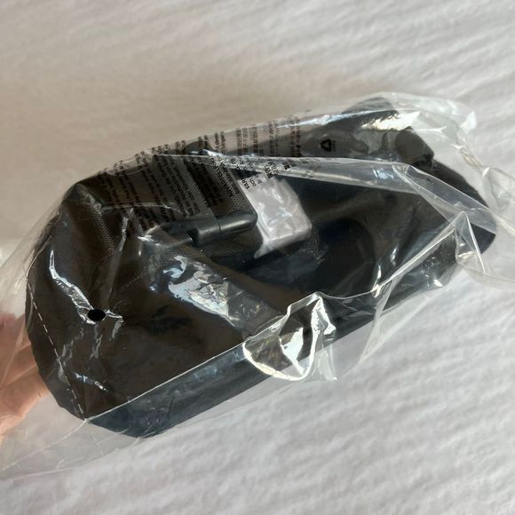 ❤️ONE LEFT NWT Lululemon Everywhere Belt Bag Black waist Fanny bag TikTok viral - Picture 7 of 12